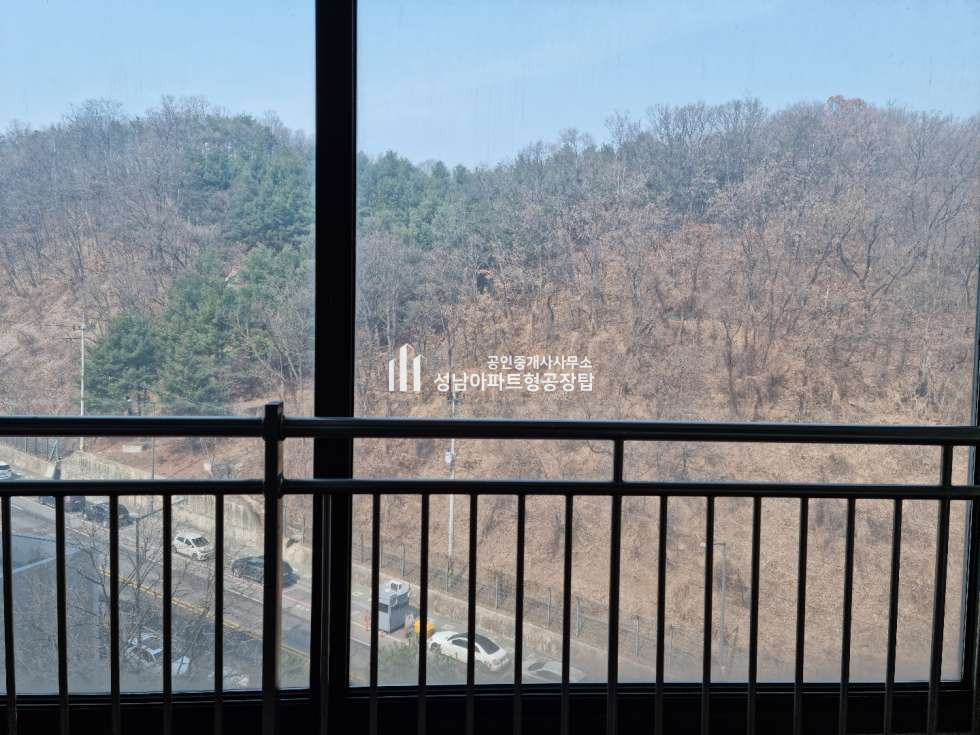 경기 성남중원구 상대원동 [36평 임대] 가성비 좋고 개방감 있는 기본호실 성남아파트형공장 월세 매물번호 10086 사진 2