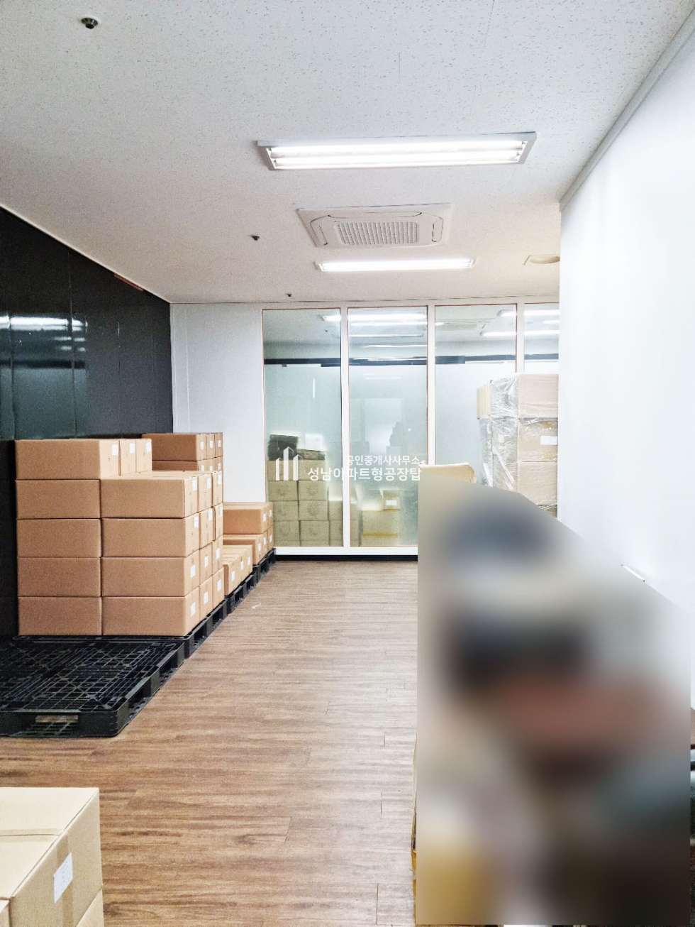 경기 성남중원구 상대원동 인테리어깔끔한[91평 임대]성남아파트형공장 월세 매물번호 10097 사진 1