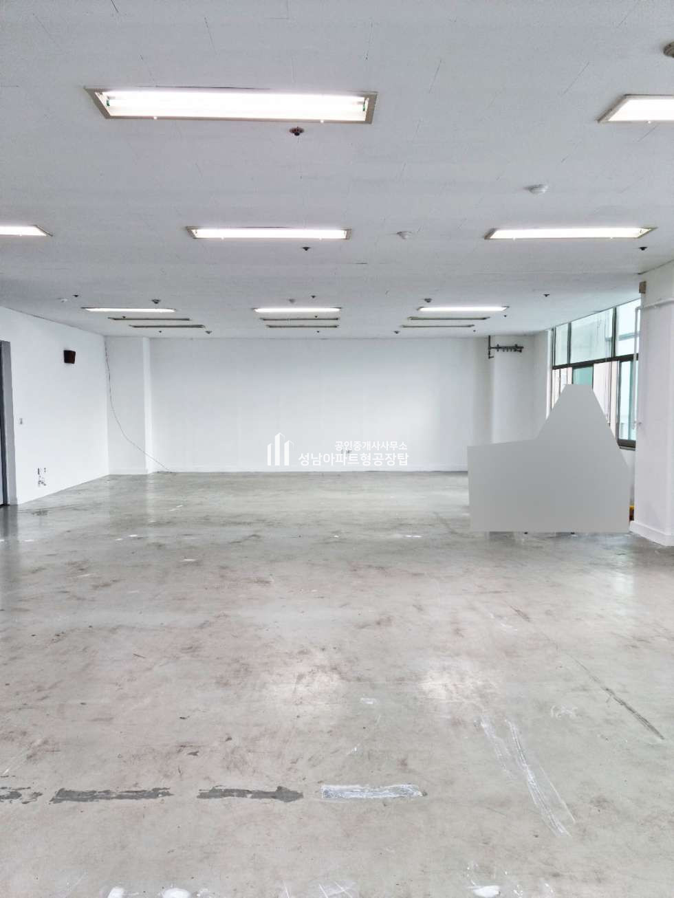 경기 성남중원구 상대원동 기본호실[44평 임대]성남아파트형공장/성남지식산업센터 월세 매물번호 10160 사진 1