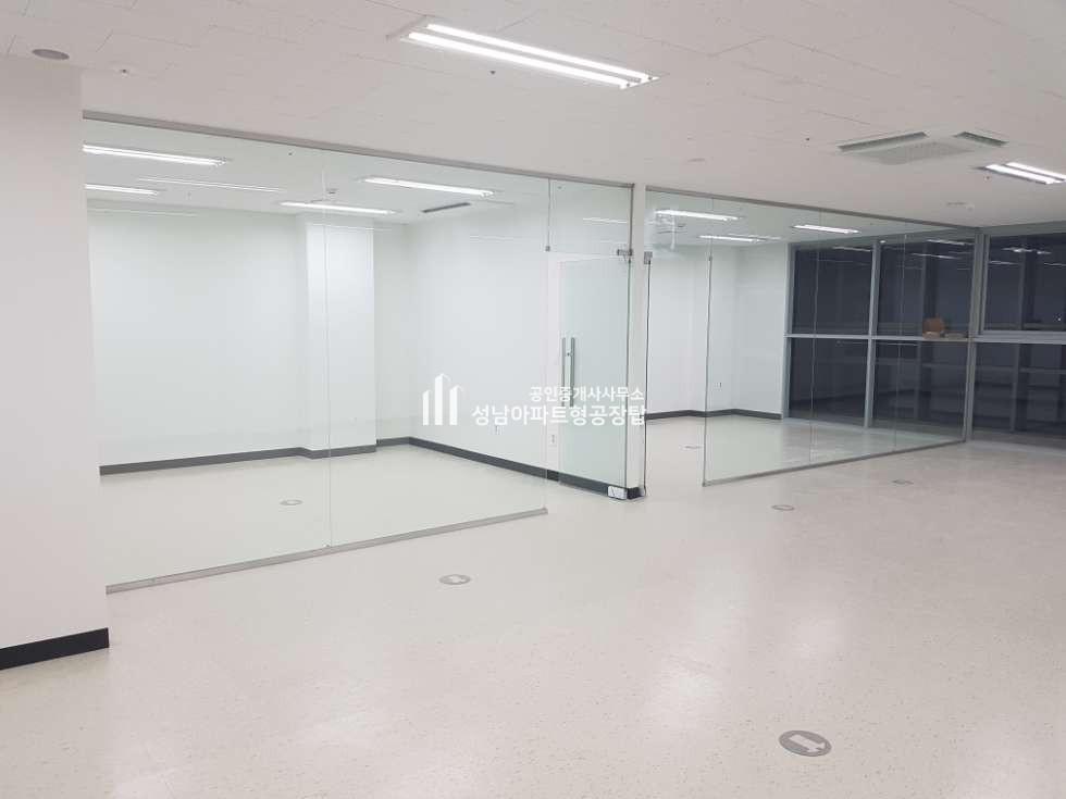 경기 성남중원구 상대원동 전용 [36 평] 인테리어 깔끔 ·룸2 · 사무실 추천 월세 매물번호 10240 사진 2