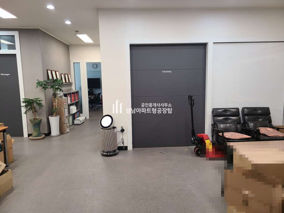 경기 성남중원구 상대원동 전용91.4P,공장등록가능, 세련된 룸 인테리어,해당층 주차로 상하역편리 월세 매물번호 10476 사진 3