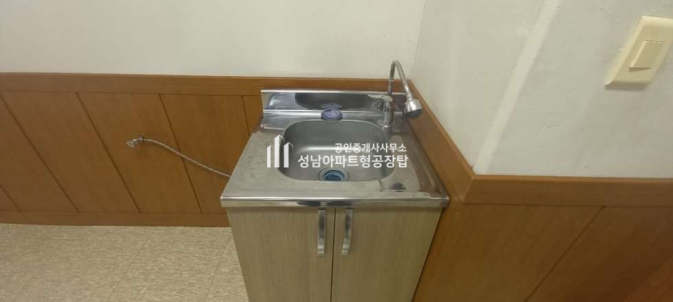 경기 성남중원구 상대원동 전용22평 , 깨끗한 사무실, 코너형 사무실, 깔끔한 룸1개 월세 매물번호 10433 사진 4