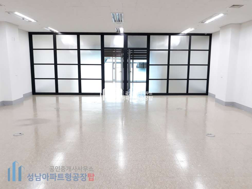 경기 성남중원구 상대원동 전용 40평 룸2개 , 천정형 냉난방, 싱크대 있는 깔끔 내부 사무실 추천 물건 월세 매물번호 10273 사진 1