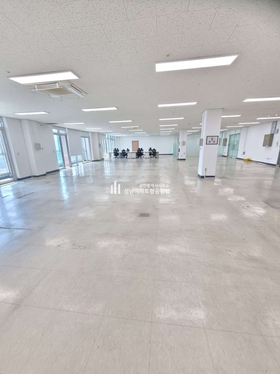 경기 성남중원구 상대원동 전용205 대형사무실 , 창고, 제조공장 월세 매물번호 10503 사진 1